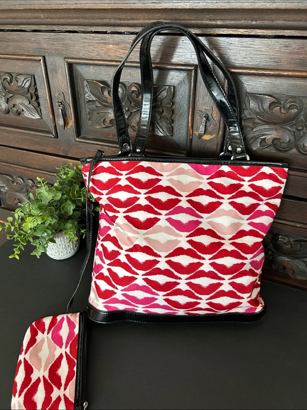 lululemon athletica Pink, Red & Whitei Kiss-Print Tote with Matching Wristlet